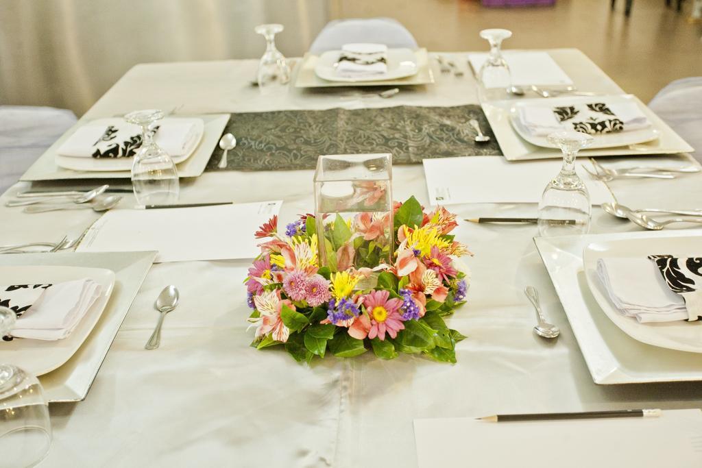 The Exchange Regency Residence Hotel Managed By Hii Pasig City Екстериор снимка