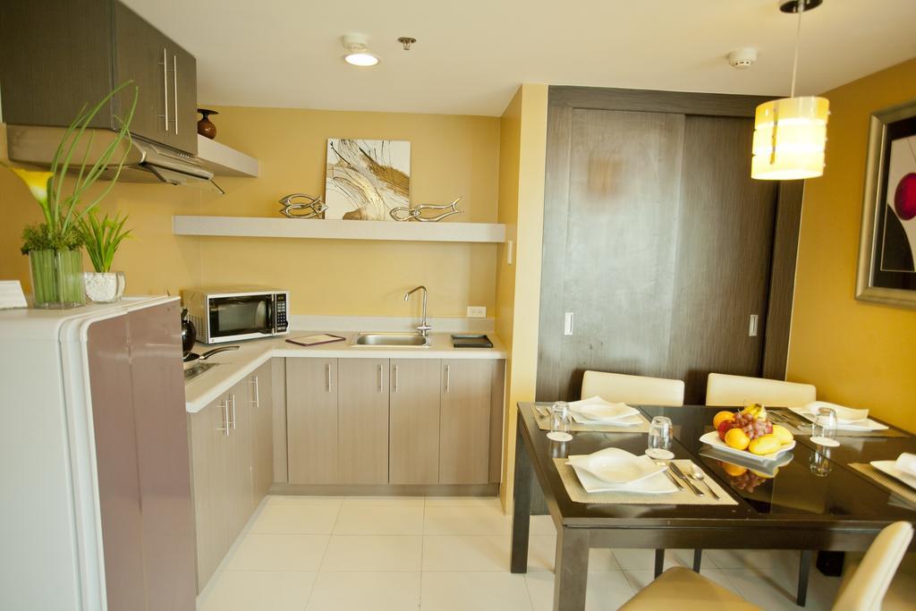 The Exchange Regency Residence Hotel Managed By Hii Pasig City Стая снимка
