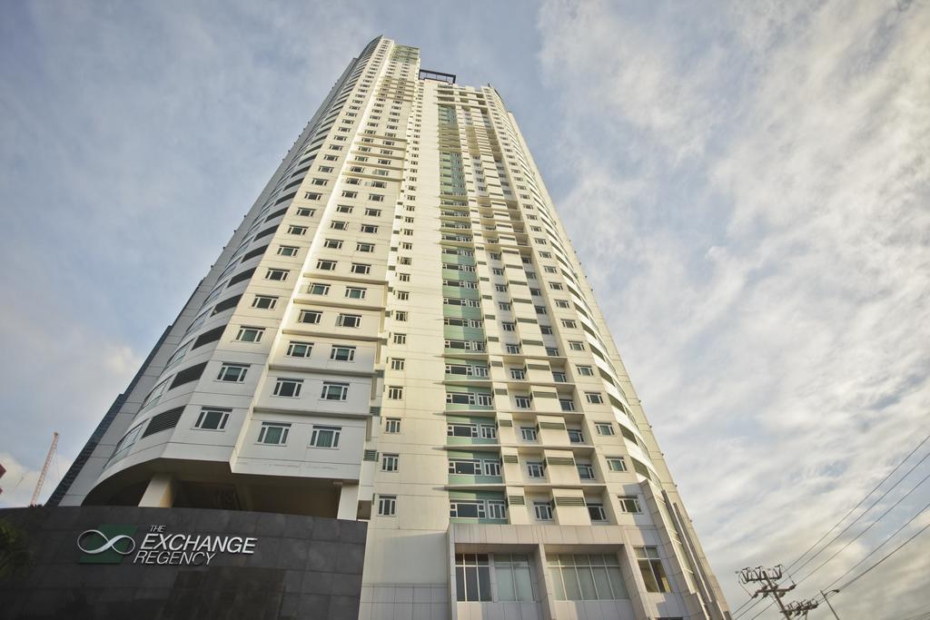 The Exchange Regency Residence Hotel Managed By Hii Pasig City Екстериор снимка